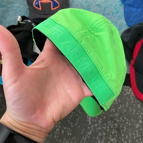 Sz Sm/Md Kids Under Armour Hats x 6 - Picture 4 of 4